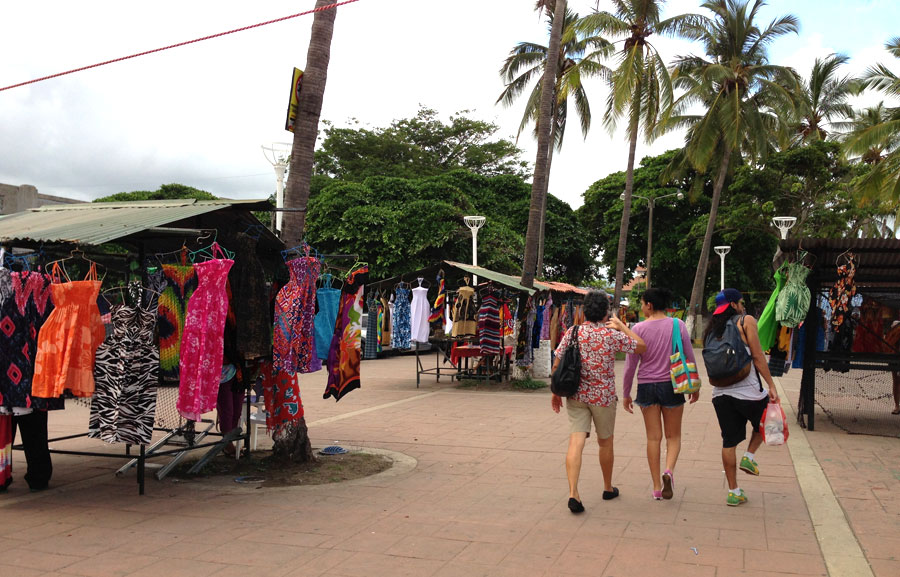 Comerciantes puntarenenses resienten falta de visitantes en Paseo de los Turistas | La Nación