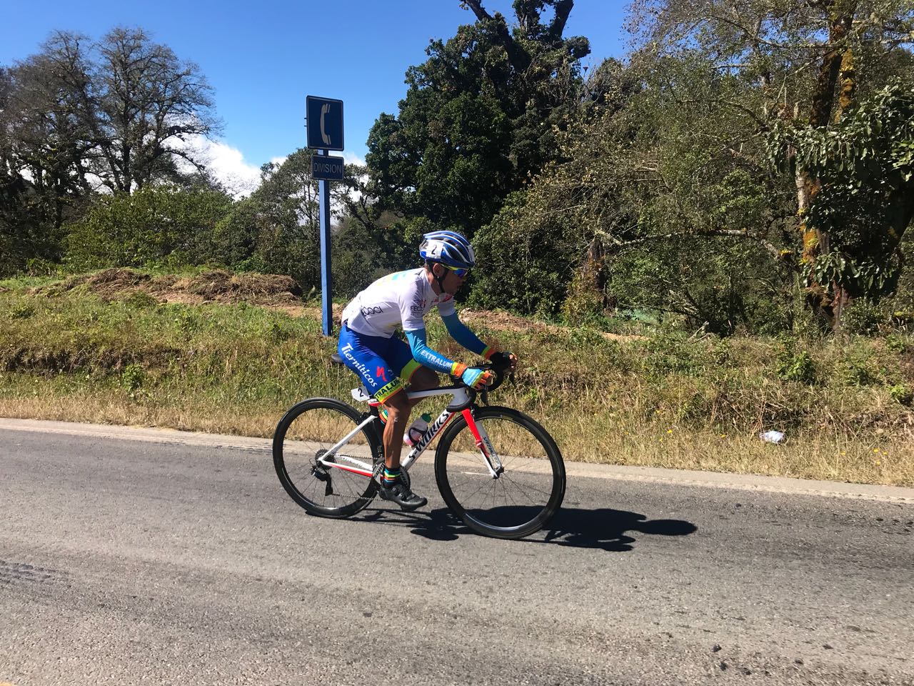 Juan Carlos Rojas hizo toda la travesía por el cerro de la Muerte en solitario. Foto: Prensa Fecoci