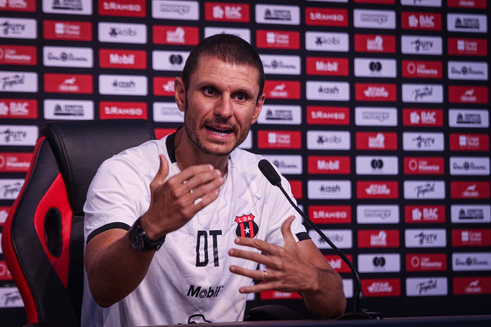 Albert Rudé tiene a Alajuelense en la cima del torneo, pero su propósito es que su equipo aumente la distancia con respecto a sus perseguidores.