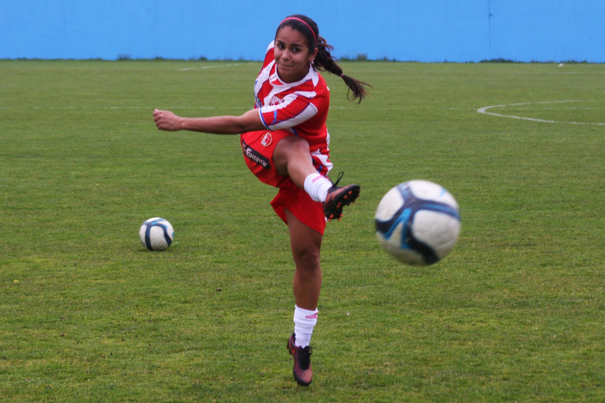 Daniela se caracteriza por ser una defensa rápida y hábil, quien además posee un buen remate de larga distancia. Fotografía: Cortesía