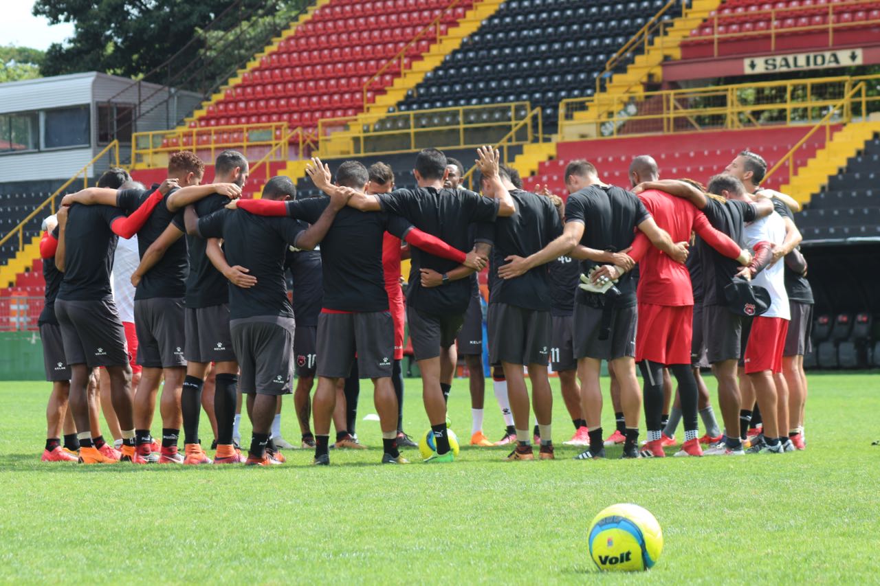 Fernando Ocampo dice que Alajuelense tiene sus números en negro en este momento y que a la planilla se le paga al día. Foto: Prensa Alajuelense