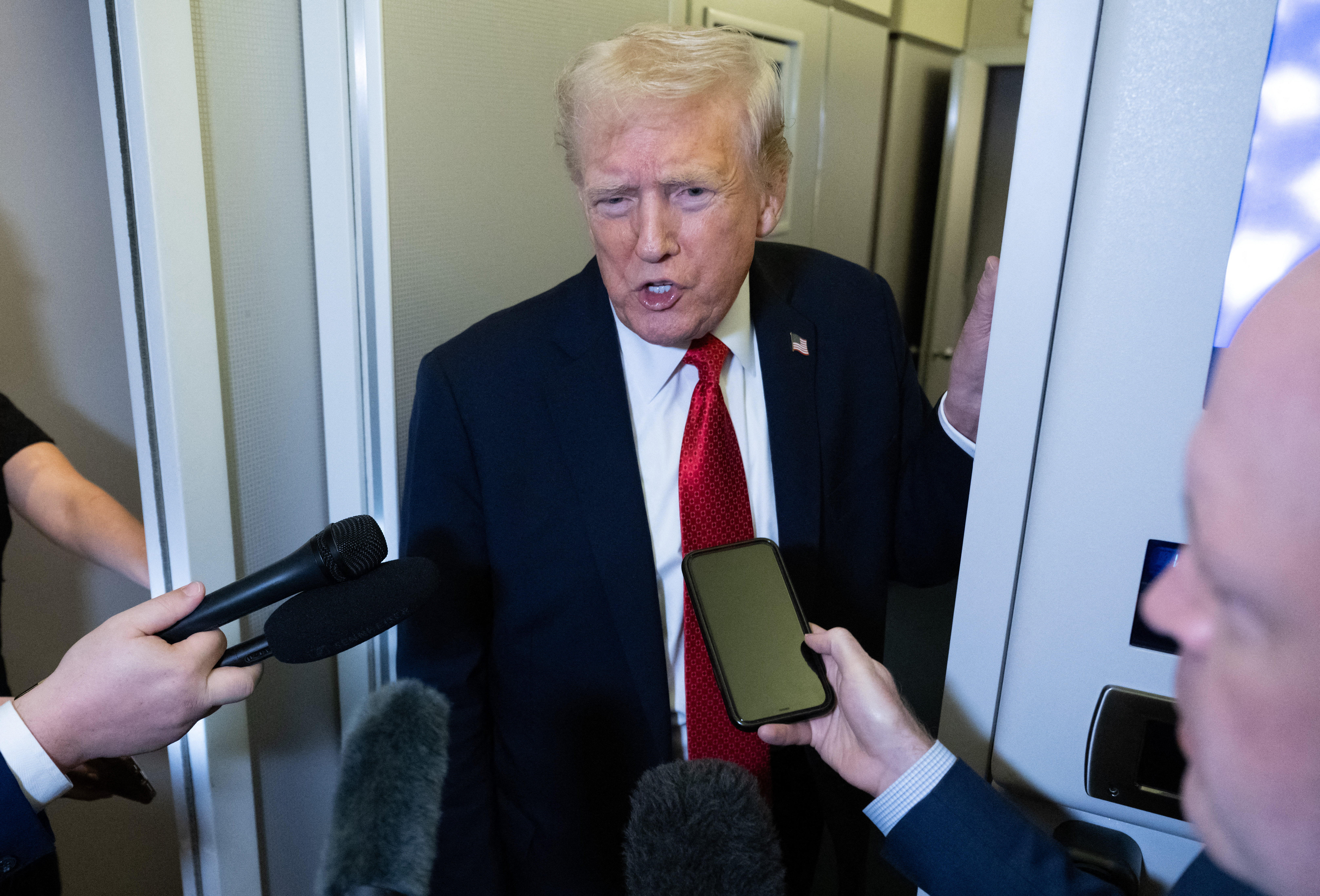 Donald Trump endureció su postura contra el presidente Gustavo Petro, elevando la tensión entre Estados Unidos y Colombia.