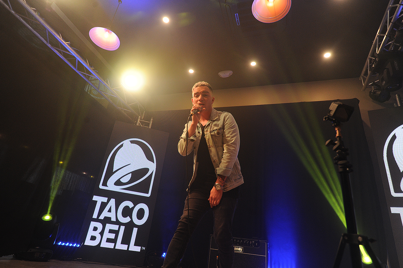 MATERIAL EMBARGADO HASTA 30\06\2020 VIVA
02\06\2020 Guachipelín de Escazú, Taco Bell La Cantina. “Viva la Música” proyecto para contribuir con los músicos que se han visto afectos por la pandemia del covid-19, con el cual las personas contribuirán con ellos mediante la plataforma de Yuplón. En la foto: Pranz, PRANZ es uno de los intérpretes/compositores de pop urbano.
Fotos: Jorge Navarro