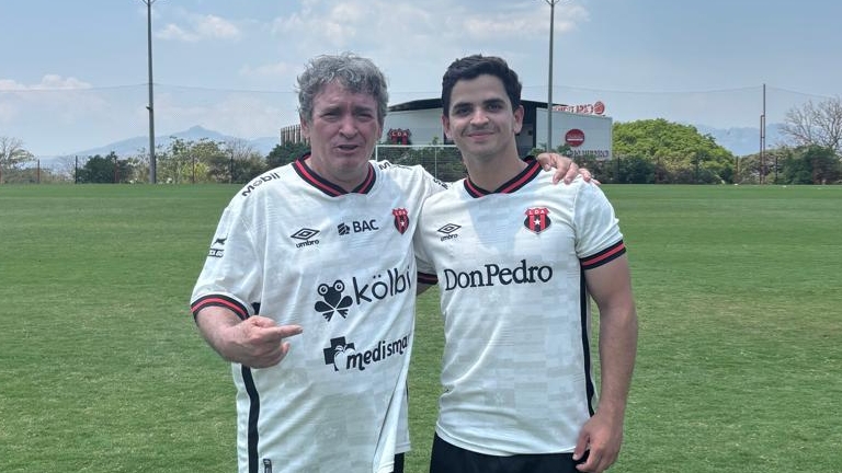 Óscar Ramírez se apoya mucho en su hijo Andrés en su regreso al fútbol con Liga Deportiva Alajuelense.