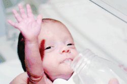 18/8/05.En los meses de Agosto y Setiembre,se presentan los picos mas altos en nacimientos en los principales hospitales del pas,fotos en la seccion de Nenaonatologa del Hospital de la Mujeres.Foto de Jorge Castillo.Sara Retana Solano.