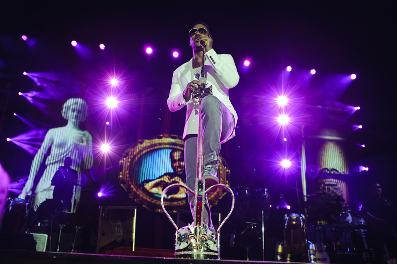 Reluciente. Romeo Santos llenó el Yankee Stadium de Nueva York dos noches seguidas, en compañía de Tego Calderón y clásicos astros de la bachata. Agaton Strom/The New York Times.