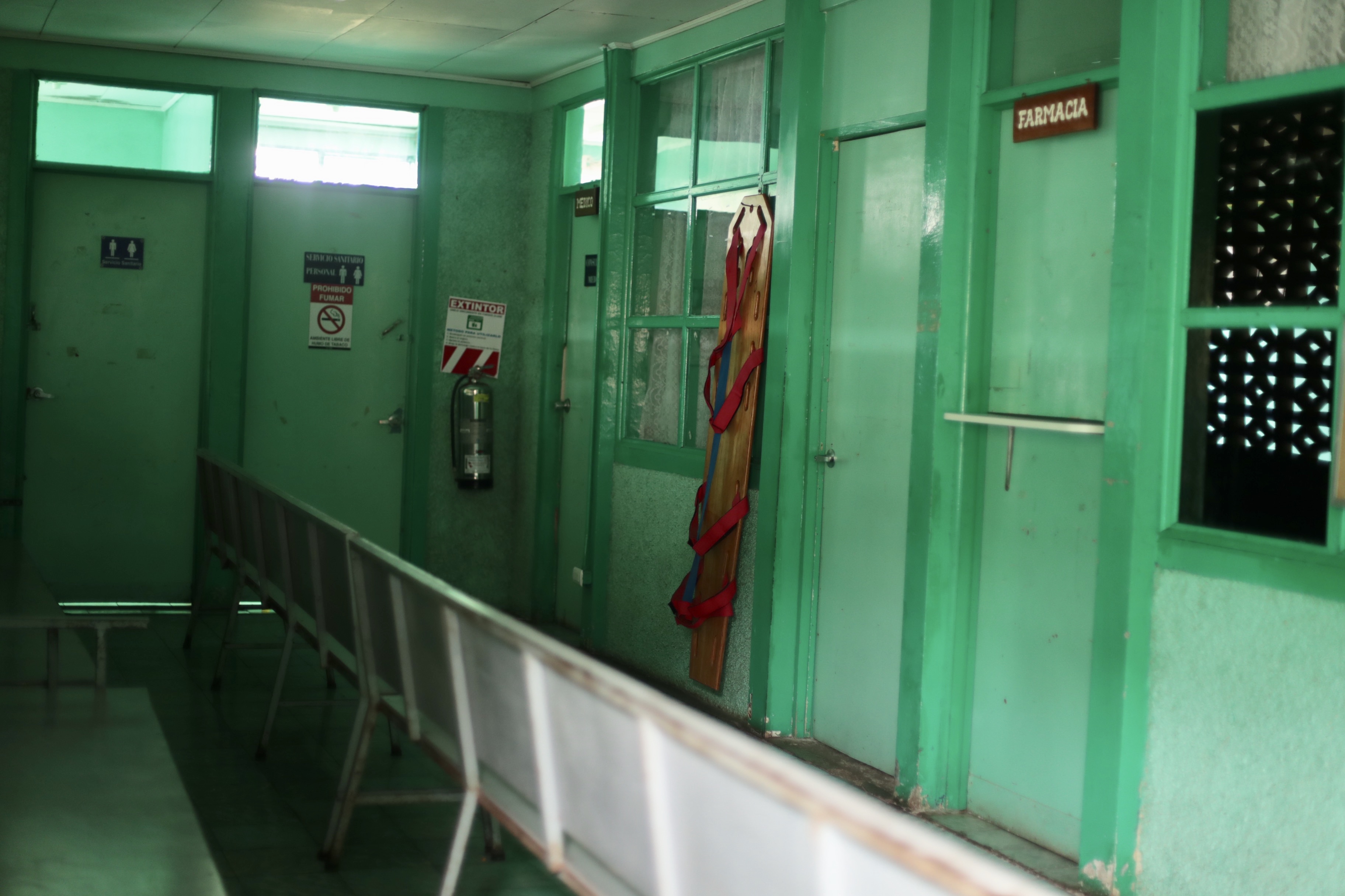 06/08/2019 Por la huelga en la CCSS el Ebais de llano Grande de Cartago está cerrado, al lugar llegó una pareja a retirar medicamentos.foto Alonso Tenorio