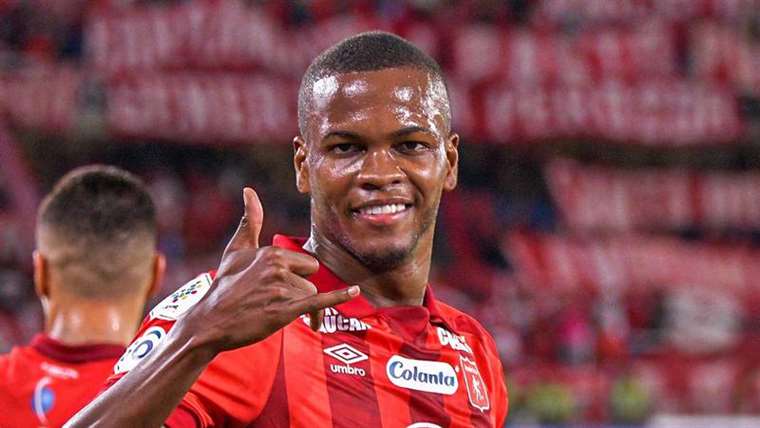 Larry Angulo suena muy fuerte en Alajuelense adonde se reuniría con Alexandre Guimaraes su técnico en Millonarios de Colombia