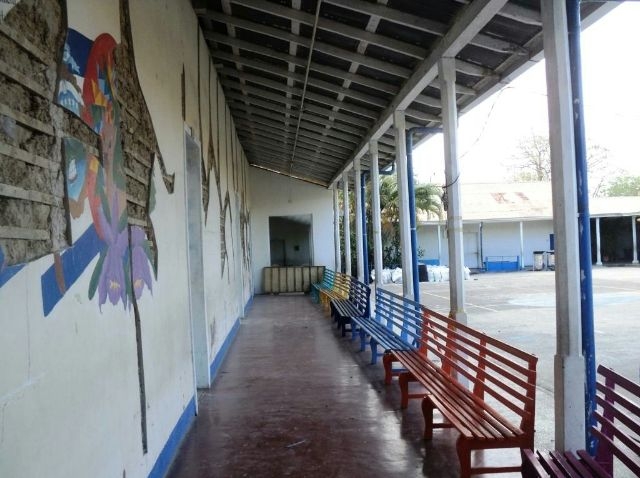 Niños de la escuela Asecensión Esquivel Ibarra de Liberia, protestaron a la entrada de Liberia a la altura de los semáforos por el cierre de la Escuela y por no tener donde ir a recibir lecciones.