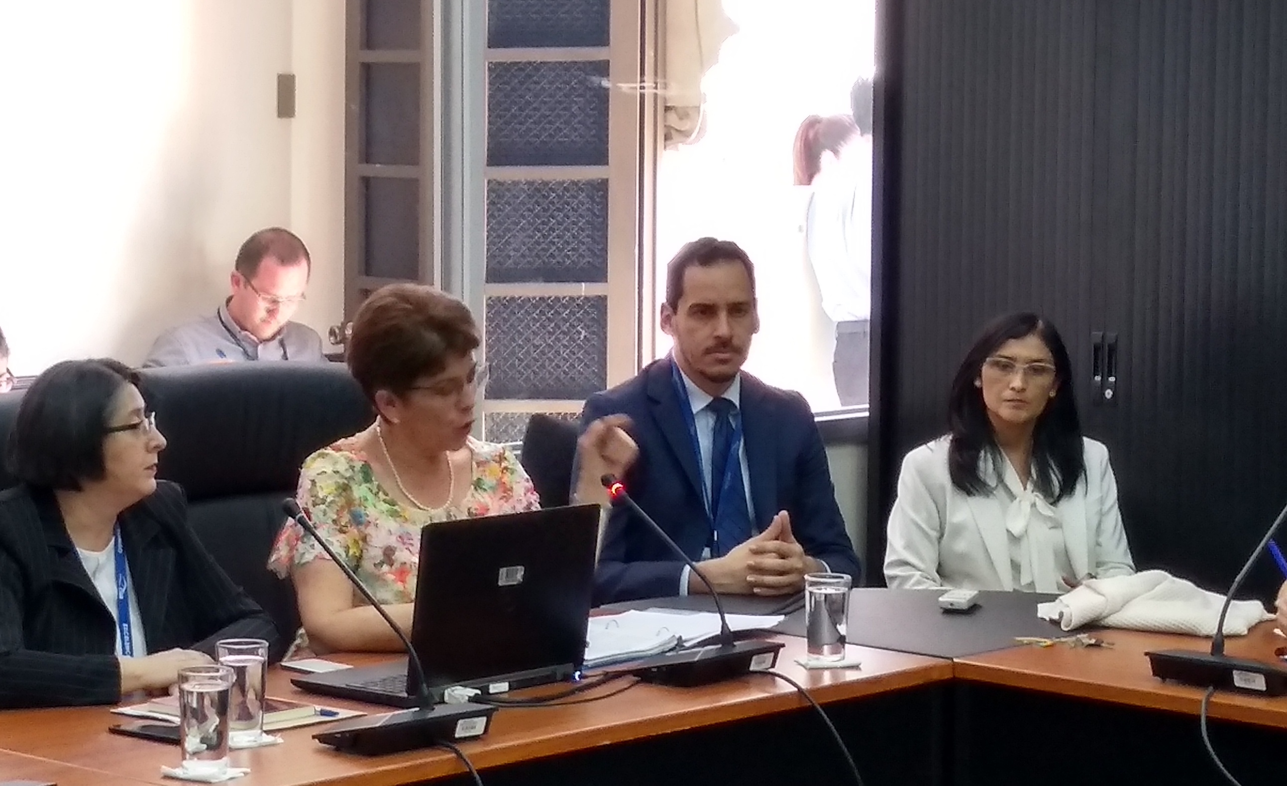 La contralora general, Marta Acosta Zúñiga, este martes en la Comisión de Económicos de la Asamblea Legislativa / Juan Fernando Lara para LN.
