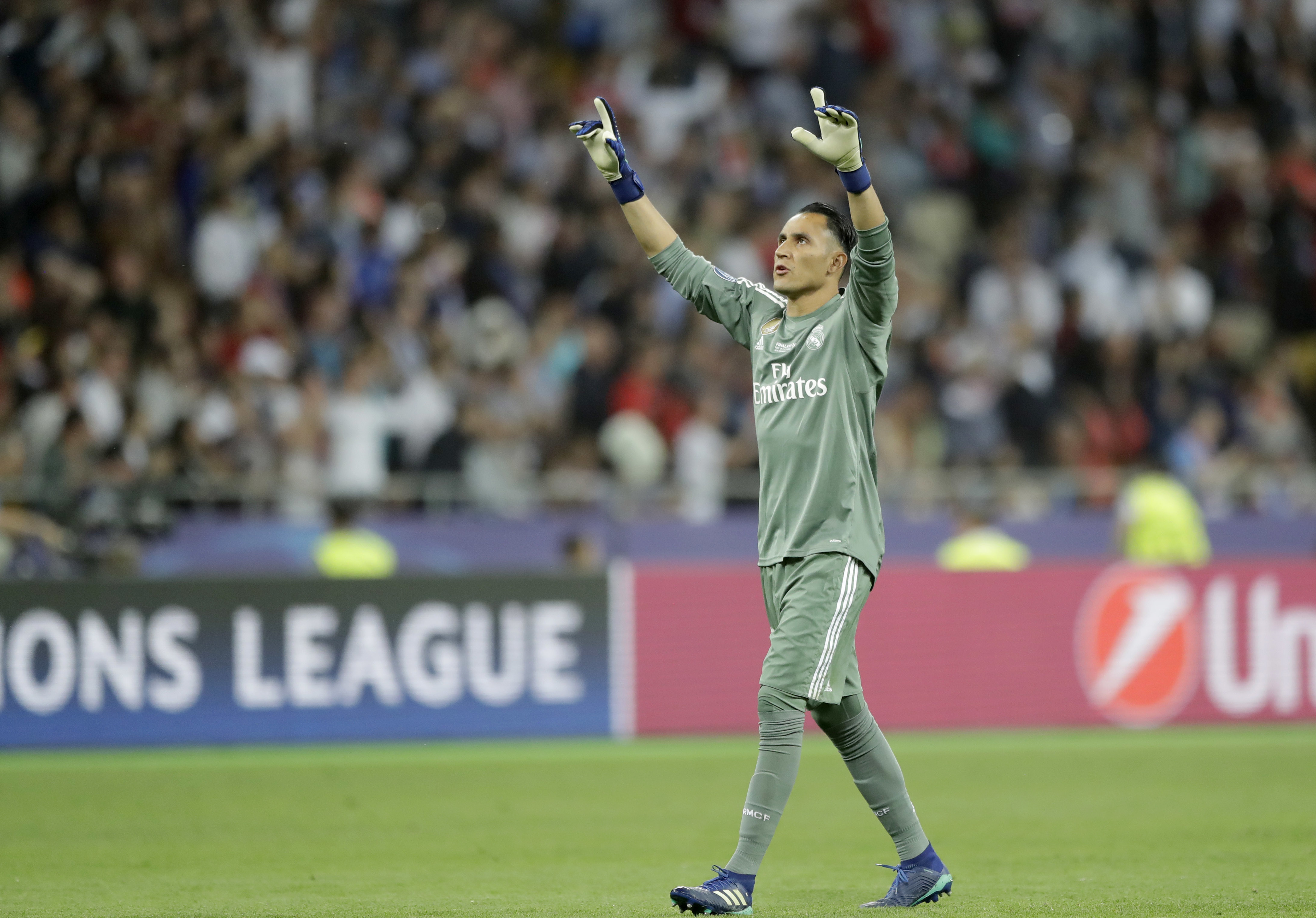 Real Madrid goalkeeper Keylor Navas reacts as Gareth Bale scoring his side's 2nd goal during the Champions League Final soccer match between Real Madrid and Liverpool at the Olimpiyskiy Stadium in Kiev, Ukraine, Saturday, May 26, 2018. (AP Photo/Matthias Schrader)