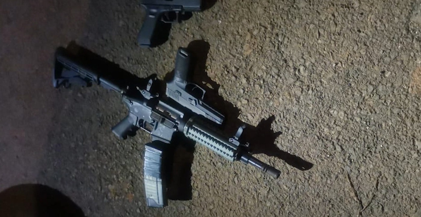 La Policía decomisó 15 fusiles de asalto en el tiroteo ocurrido en Villa del Mar, Limón, donde cayeron pistoleros venezolanos y ticos. Foto: MSP