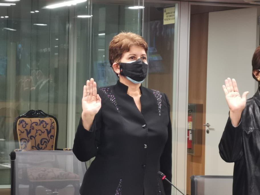 Marta Acosta acudió el martes por la noche ante la comisión que investiga supuestos hechos de corrupción en el Conavi. Foto: Asamblea Legislativa para LN.