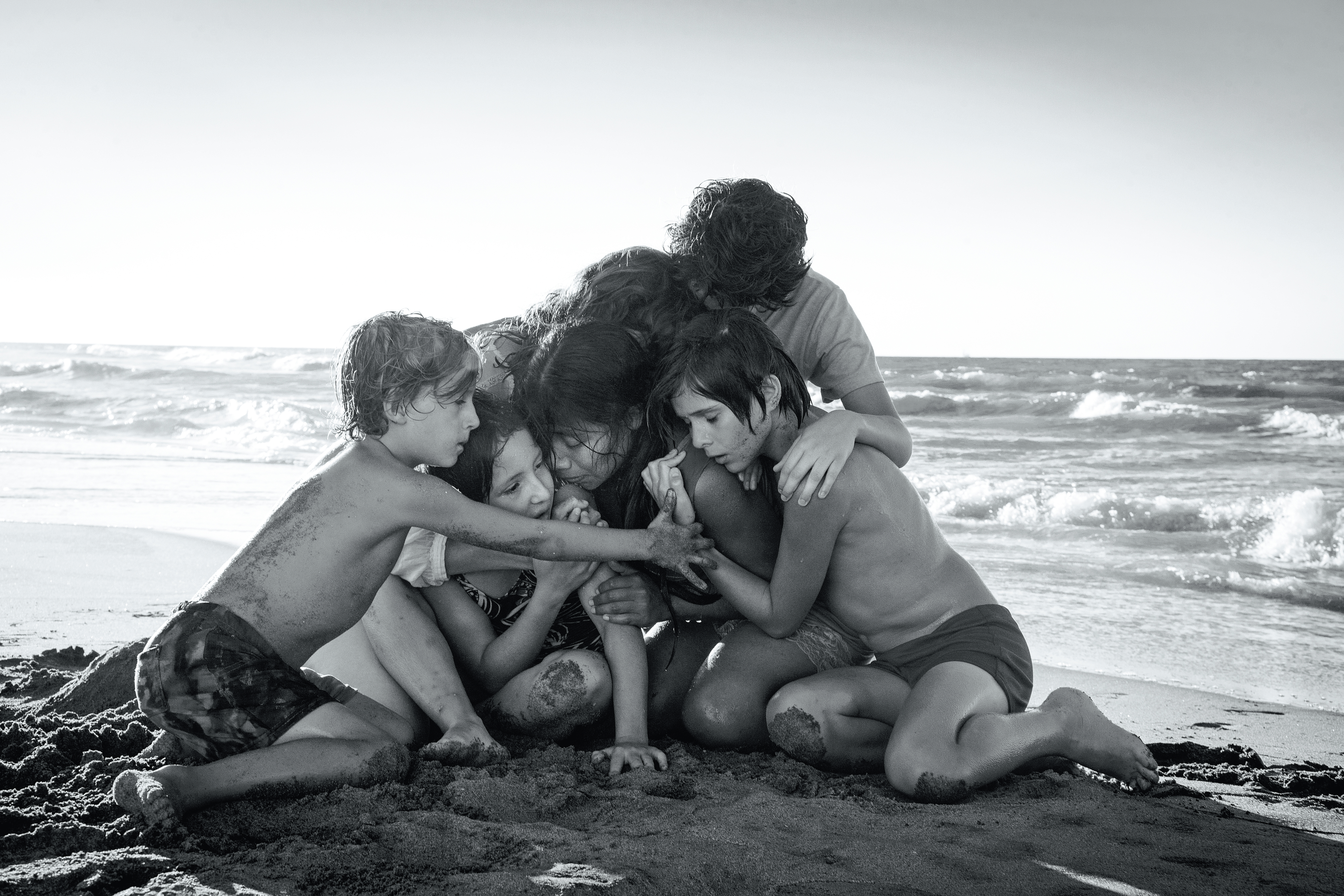 (L to R) Marco Graf as Pepe, Daniela Demesa as Sofi, Yalitza Aparicio as Cleo, Marina De Tavira as Sofia, Diego Cortina Autrey as Toño, Carlos Peralta Jacobson as Paco in Roma, written and directed by Alfonso Cuarón.
Photo by Carlos Somonte