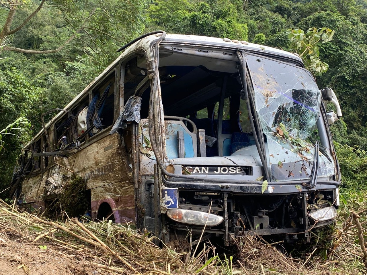 Bus de la tragedia en Cambronero será sometido a análisis forense para  precisar cómo ocurrió el accidente | La Nación