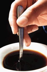Quienes tienen un metabolismo lento de la cafeína corren un mayor riesgo de infarto, si consumen más de cuatro tazas de café al día. | ARCHIVO