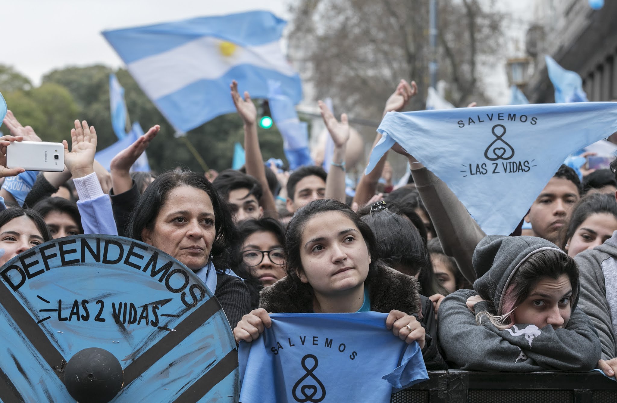 Activists against the legalization of abortion demonstrate outside the National Congress in Buenos Aires, Argentina, on August 08, 2018. - Argentine lawmakers geared up Wednesday for a key vote on legalizing abortion amid fiercely polarized campaigns for and against the bill in the traditionally Roman Catholic country. (Photo by ALBERTO RAGGIO / AFP)