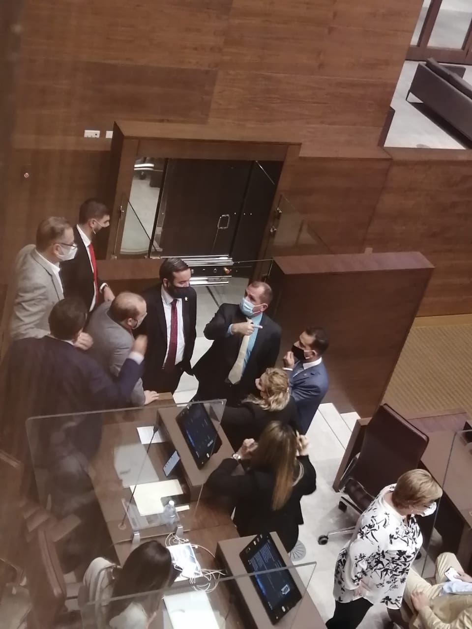 Durante todo el martes, los diputados estuvieron negociando la moción de texto sustitutivo del proyecto para reducir el pago del marchamo 2021.