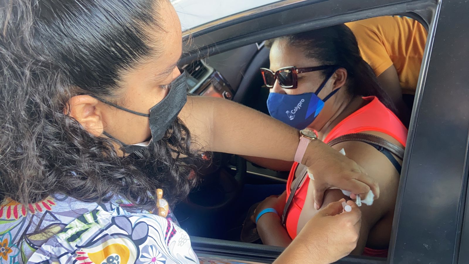En Limón, el AutoVac de Japdeva permite a las personas vacunarse sin salir de su vehículo.
Fotografía: Japdeva