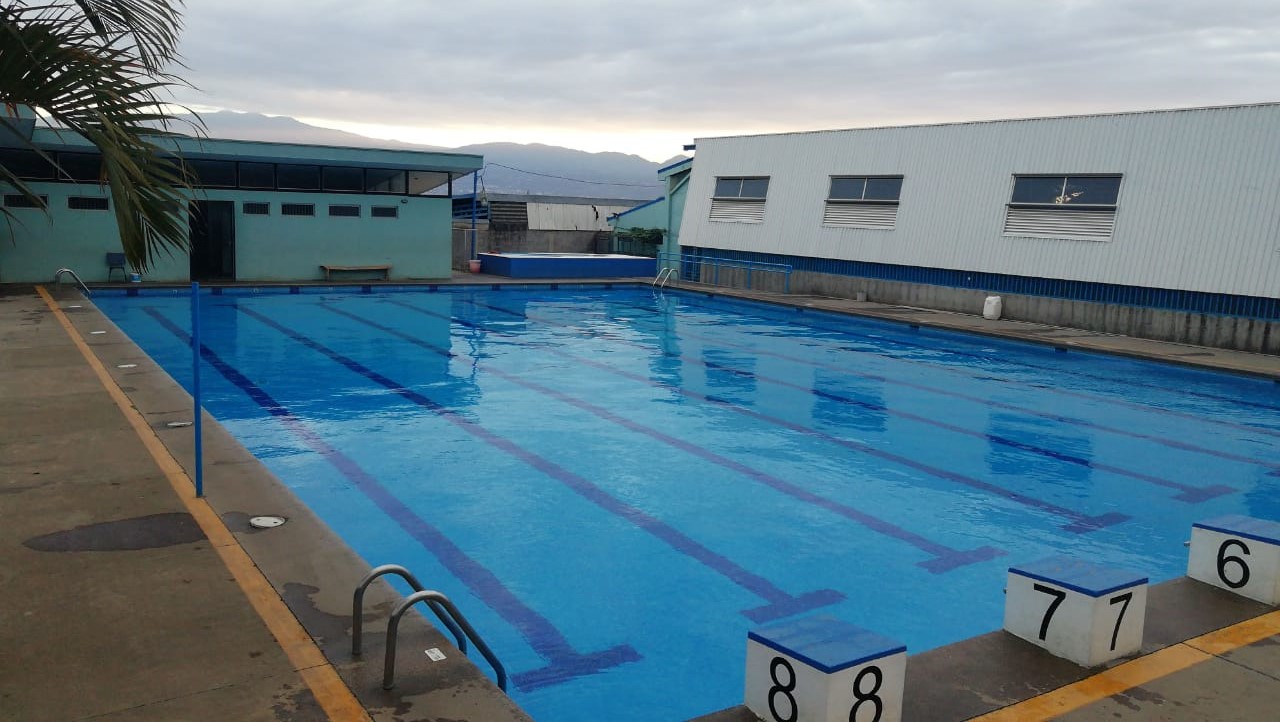 La piscina del Liceo de Escazú es para uso de los estudiantes del colegio y de la población en general. Foto: Cortesía Comité Cantonal de Deportes