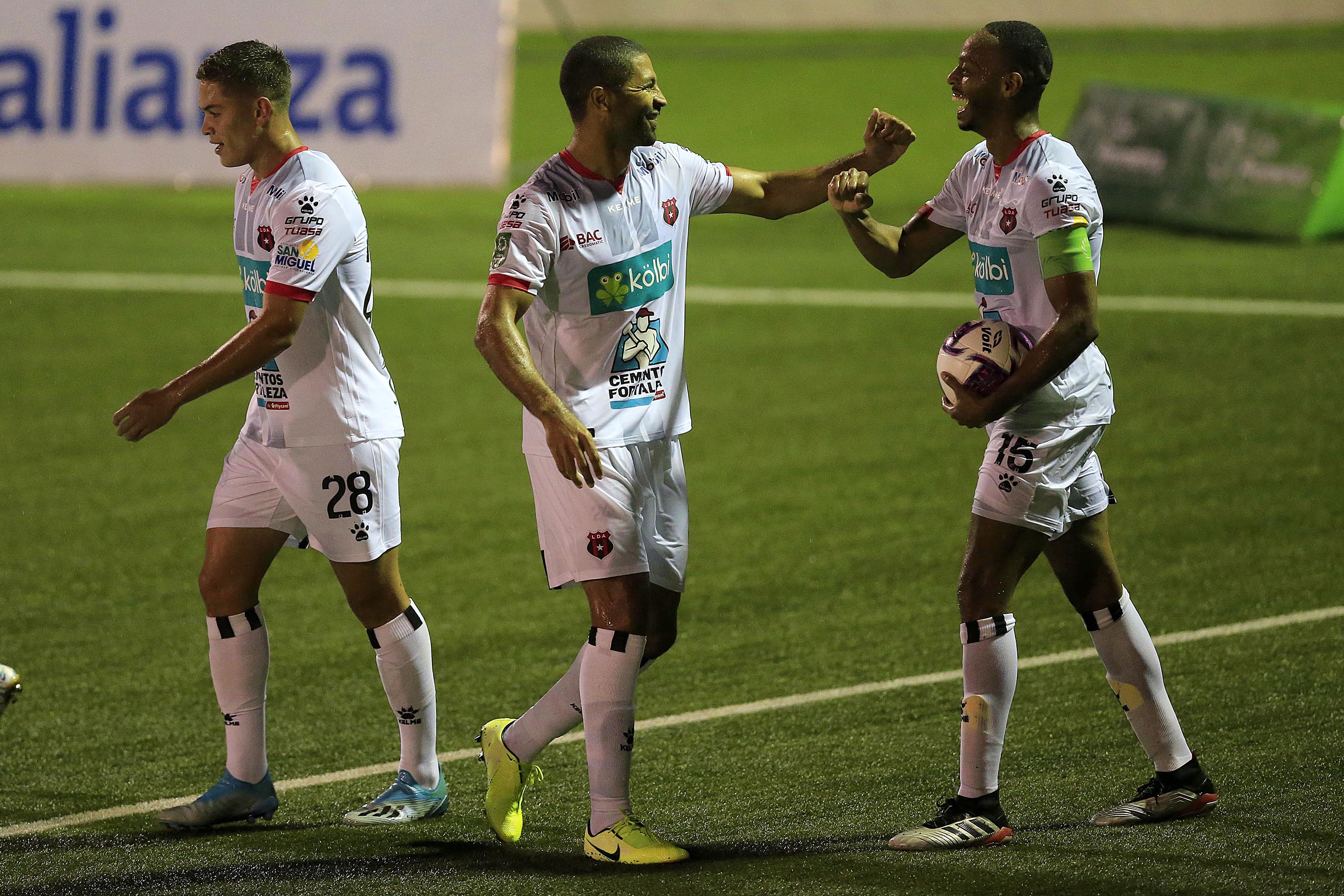 15/08/2020 Estadio Municipal de Pérez Zeledón. Los Guerreros del Sur recibieron a la Liga Deportiva Alajuelense, en partido de la jornada 1 de la Copa Promérica, Torneo de Apertura 2020. Alvaro Saborío estuvo en las gradas durante el primer tiempo. Ingresó en los últimos 17 minutos y anotó el segunto gol del triunfo manudo. Foto: Rafael Pacheco