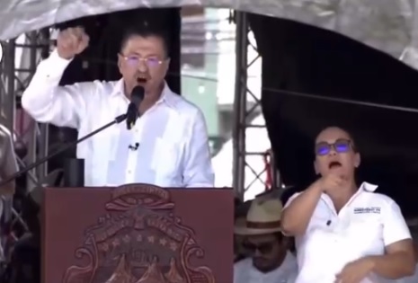 El presidente Rodrigo Chaves respondió a los manifestantes universitarios en Nicoya.