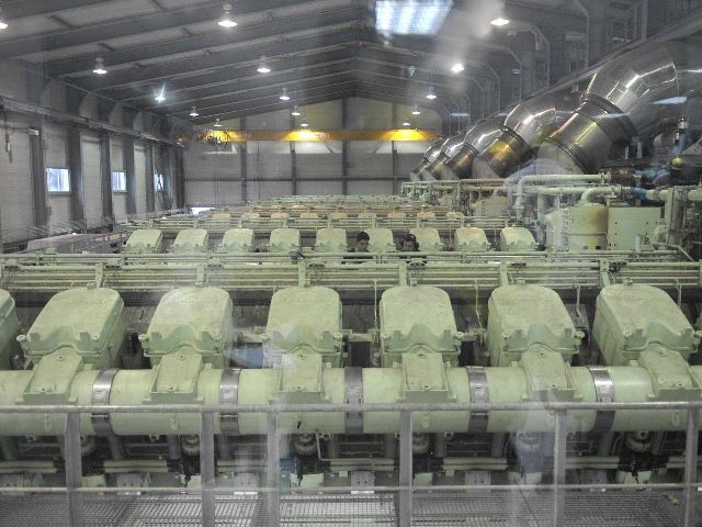29 de setiembre del 2010, Puntarenas, San Isidro de Montes de Oca, Proyecto Planta Trmica Garabito del ICE que generar electricidad mediante la combustin de derivados del petrleo ( energa trmica ) en la imagen cinco motores desde el cuarto de maquinas / caravaca