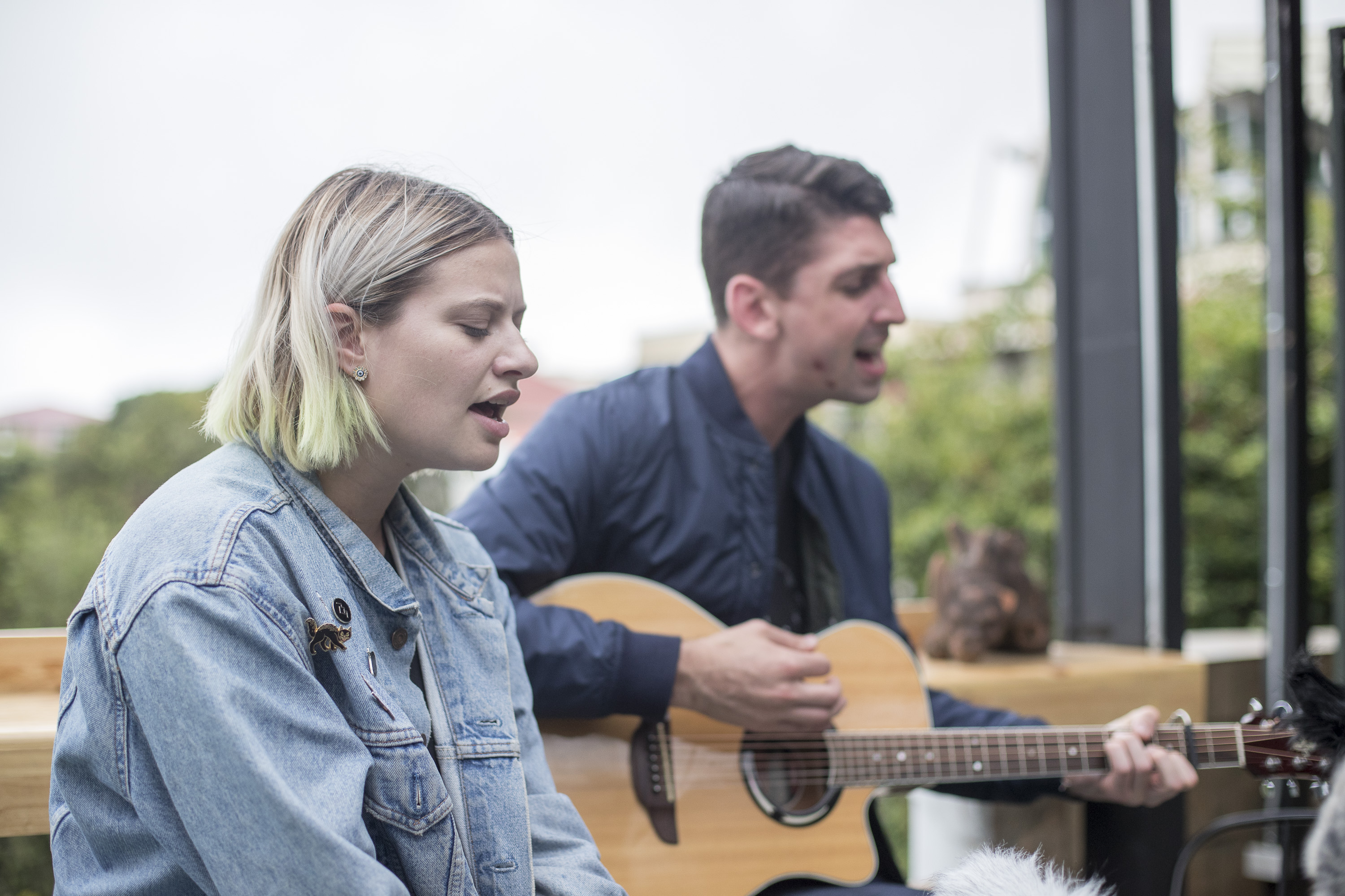 27/10/2017, San José, Hostel Selina, fotografías durante la grabación de una sesión acustica de la banda Tigers Jaw, los integrantes son Ben Walsh y Brianna Collins de Pensilvania Estados Unidos. Fotografía José Cordero