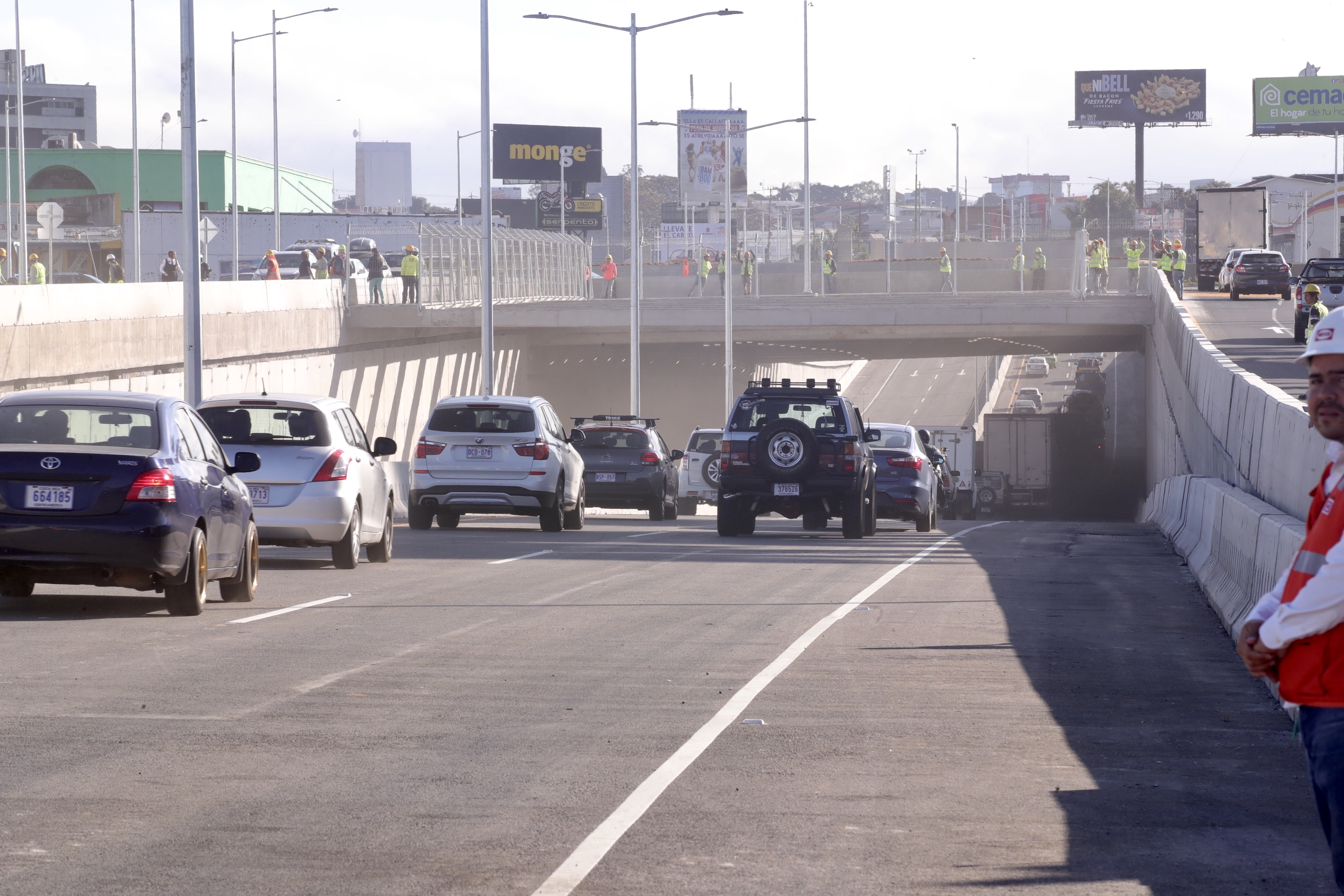 30/03/2020 Hoy se abrió el paso a desnivel de la rotonda de Zapote . Foto Alonso Tenorio