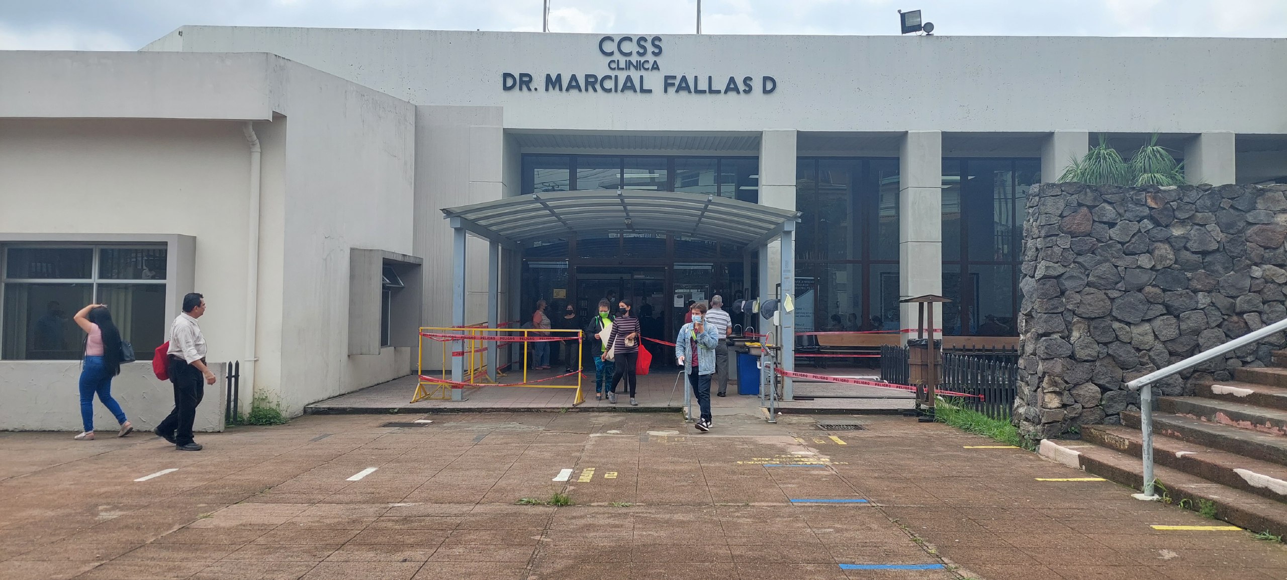 8 de junio 2022. Hackeo CCSS. Todos los servicios del CAIS Marcial Fallas Díaz de Desamparados están funcionando, el laboratorio clínico es el único que está realizando atención priorizada. Autoridades del centro médico hacen un llamado a los usuarios para que se presenten a sus citas.