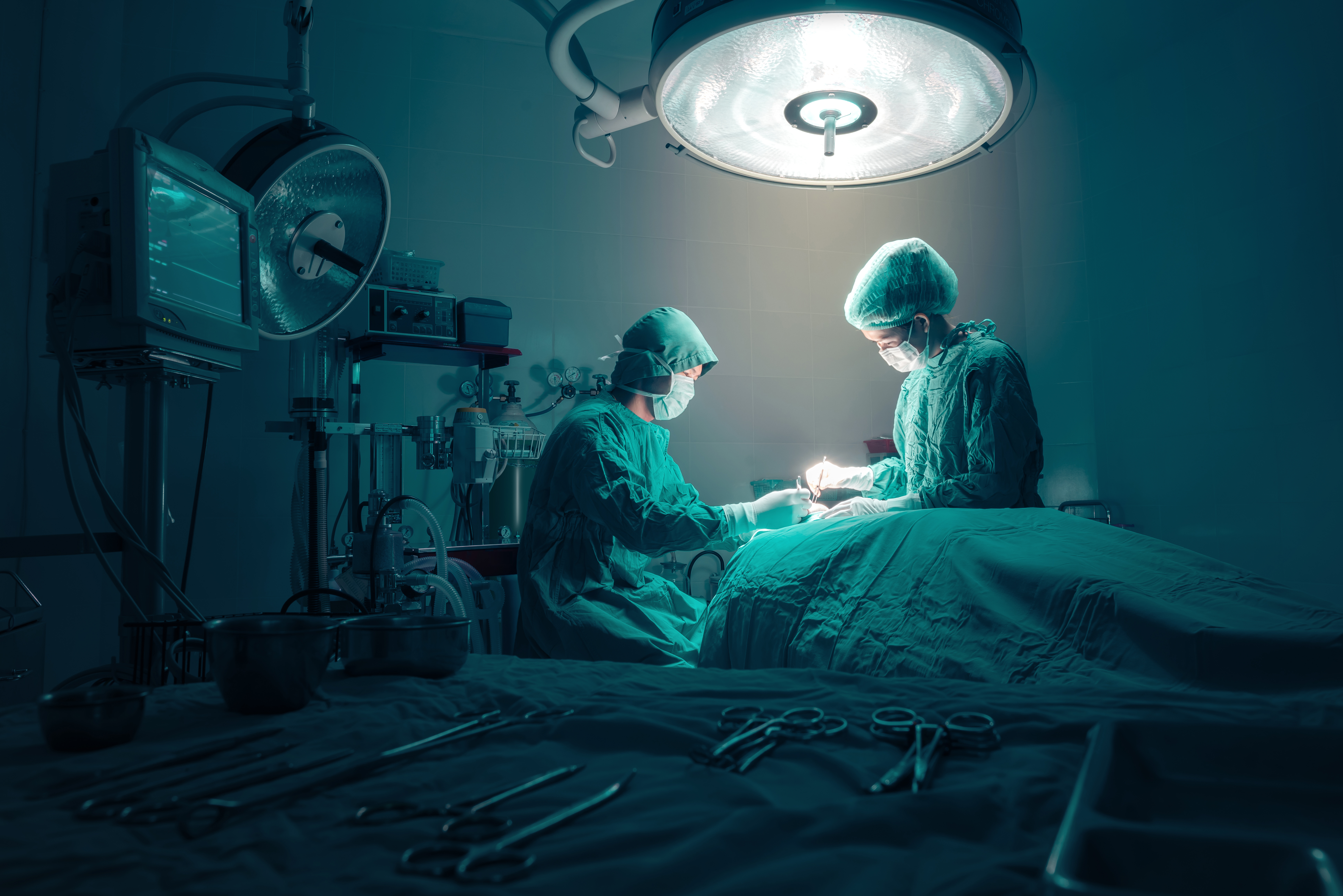 Los seguros específicos para enfermedades graves pueden incluir procedimientos médicos cuyo valor en centros privados alcanza varias decenas de miles de dólares. Foto: Shutterstock