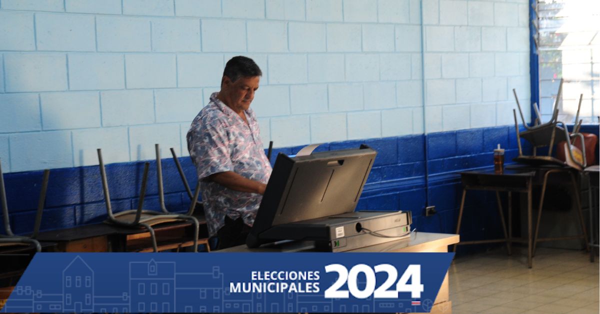 04/02/2024 San José, recorrido elecciones Municipales, Roberto Garcia voto electrónico, fotografía Marvin Caravaca.