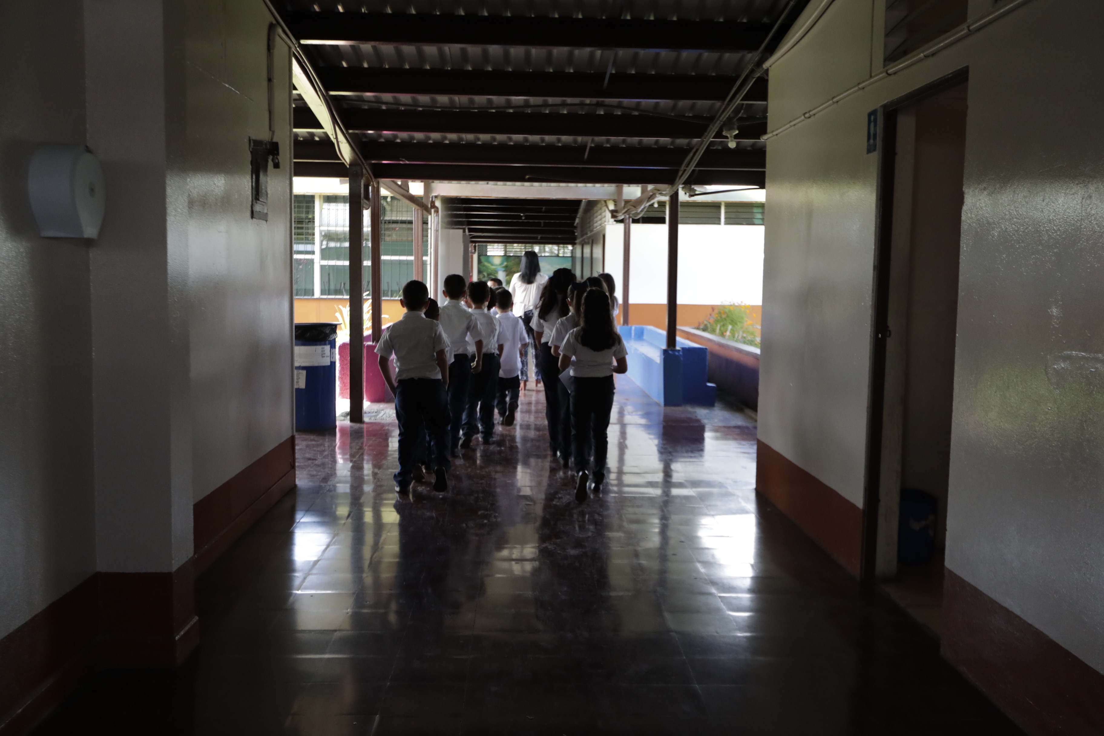 02/09/2019, San José, Tibas, recorrido por escuelas y colegios para ver la afectación por la huelga planeada por los sindicatos para el día de hoy. En escuela José Rafael Araya Rojas, su director Heriberto Aguilar, confirma que están trabajando a un 100%, que no hay afectación por la huelga. Fotografía Jose Cordero