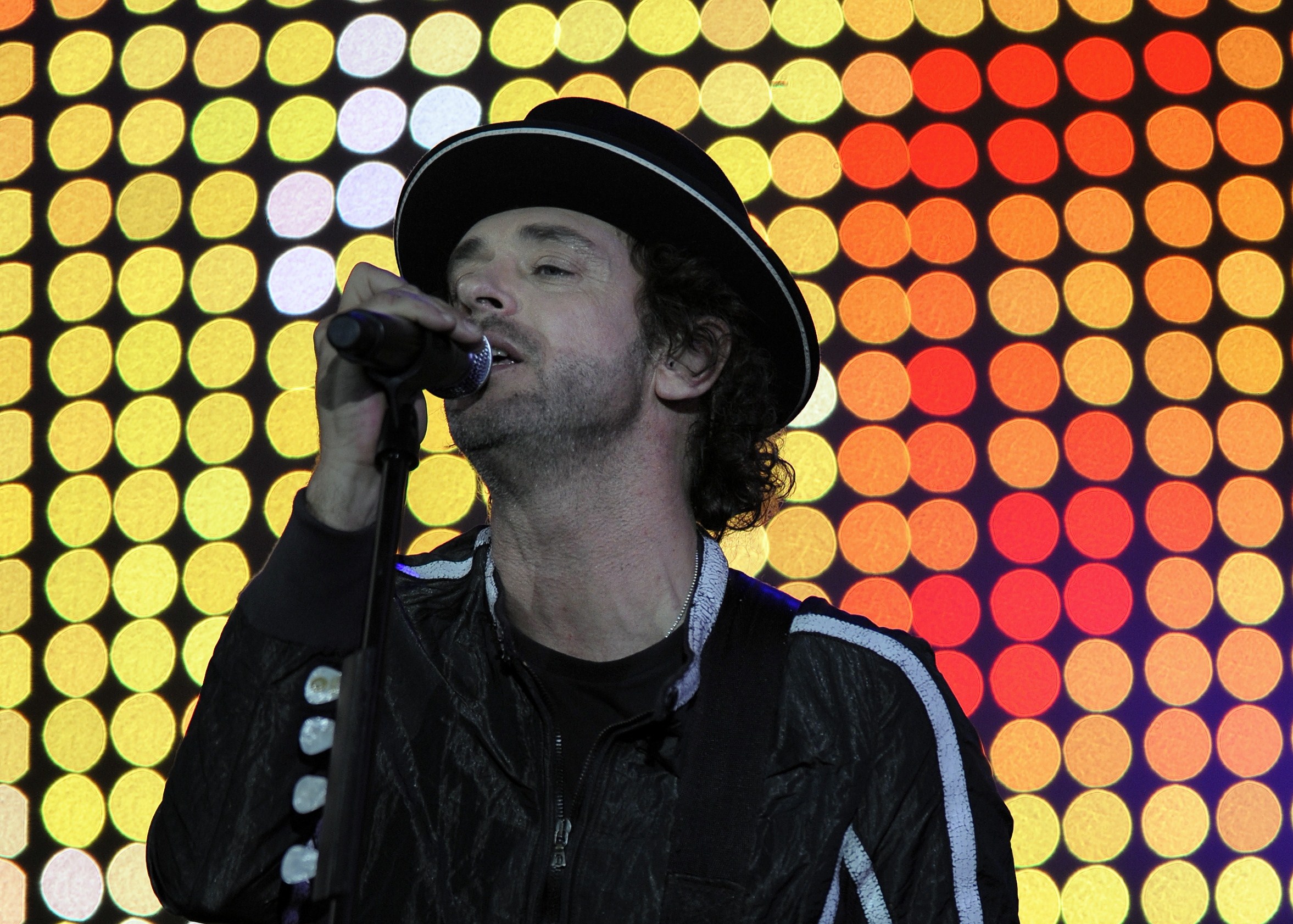 Gustavo Cerati durante uno de sus conciertos en el 2008, en Buenos Aires Argentina.
