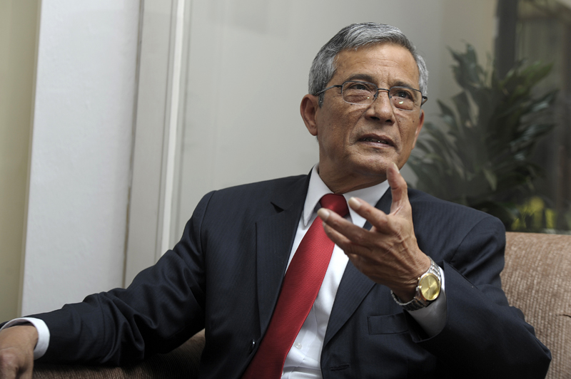 10/10/2014. San José.FISCALIA GENERAL. Entrevista con el fiscal general, Jorge Chavarría, por el tema de que Diputados de las fracciones del PAC, PUSC y Frente Amplio presentaron este viernes una carta a la secretaria de la Corte Suprema de Justicia, en la que solicitan a los magistrados reconsiderar la reelección del fiscal general, Jorge Chavarría. ./Pablo Montiel