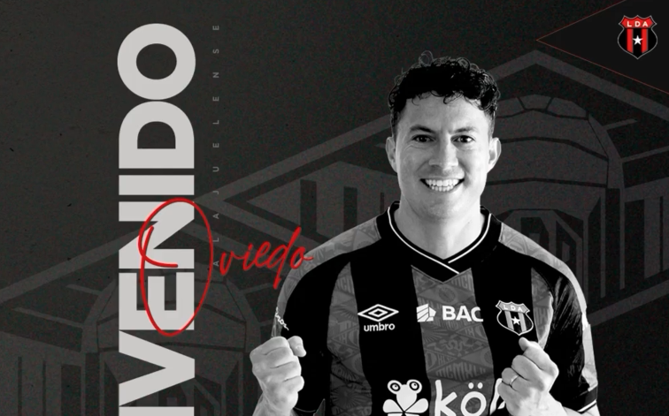 Bryan Oviedo firmó con Liga Deportiva Alajuelense hasta junio de 2025.