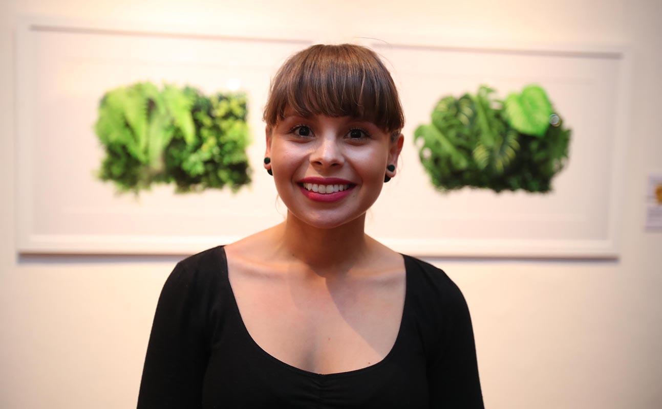 Sara Mata, ganadora de la categoría bidimensional del Salón Nacional de Artes Visuales. Foto: Graciela Solís.