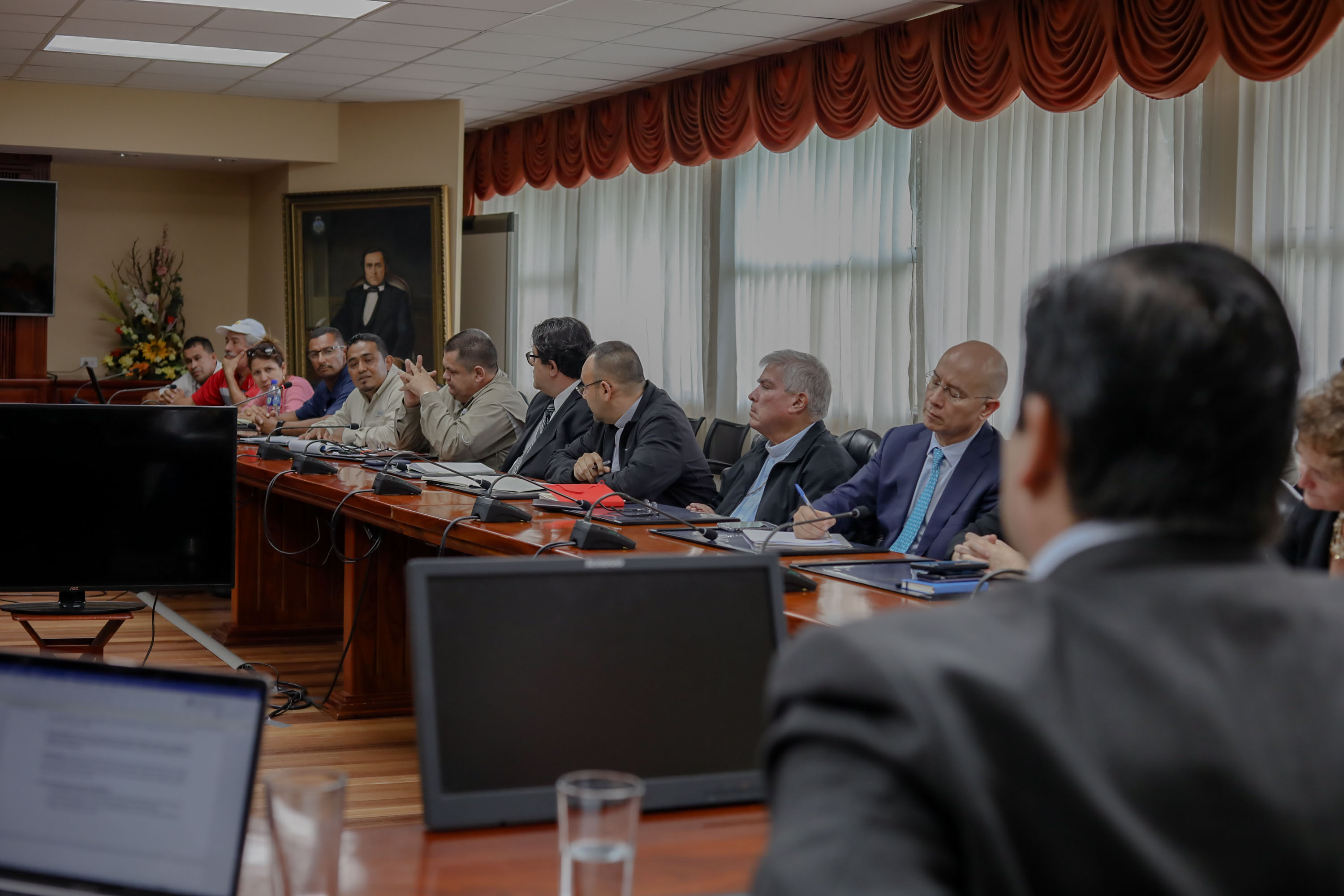 Carlos Alvarado, presidente de la República, recibió en Casa Presidencial a representantes del sector pesquero. Foto: Roberto Carlos Sánchez / Presidencia
