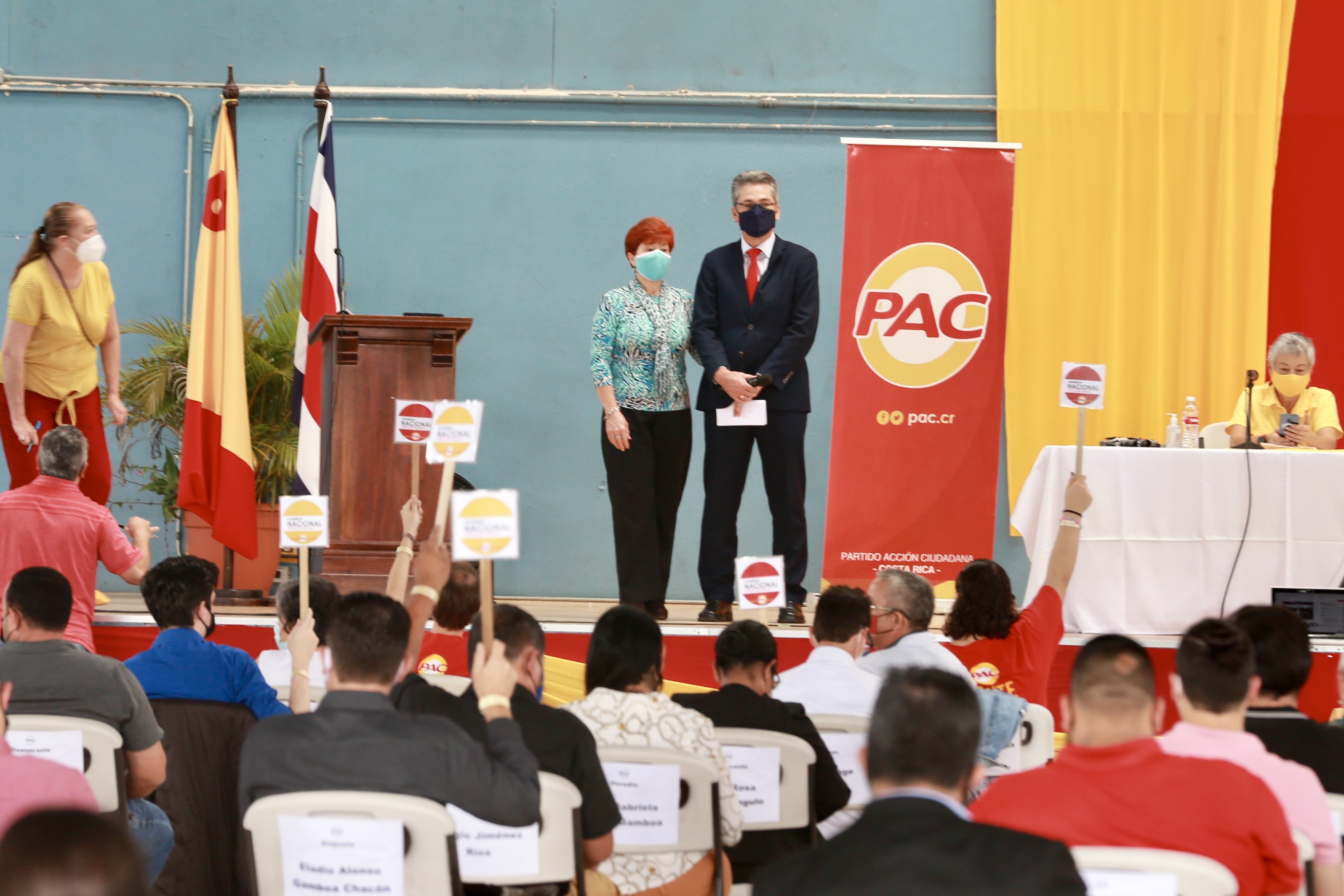 25/09/2021 Asamblea general del Partido PAC en el colegio Luis Dobles, la votación para ratificar a Welmer Ramos para candidato a presidente del partido, Alonso Tenorio