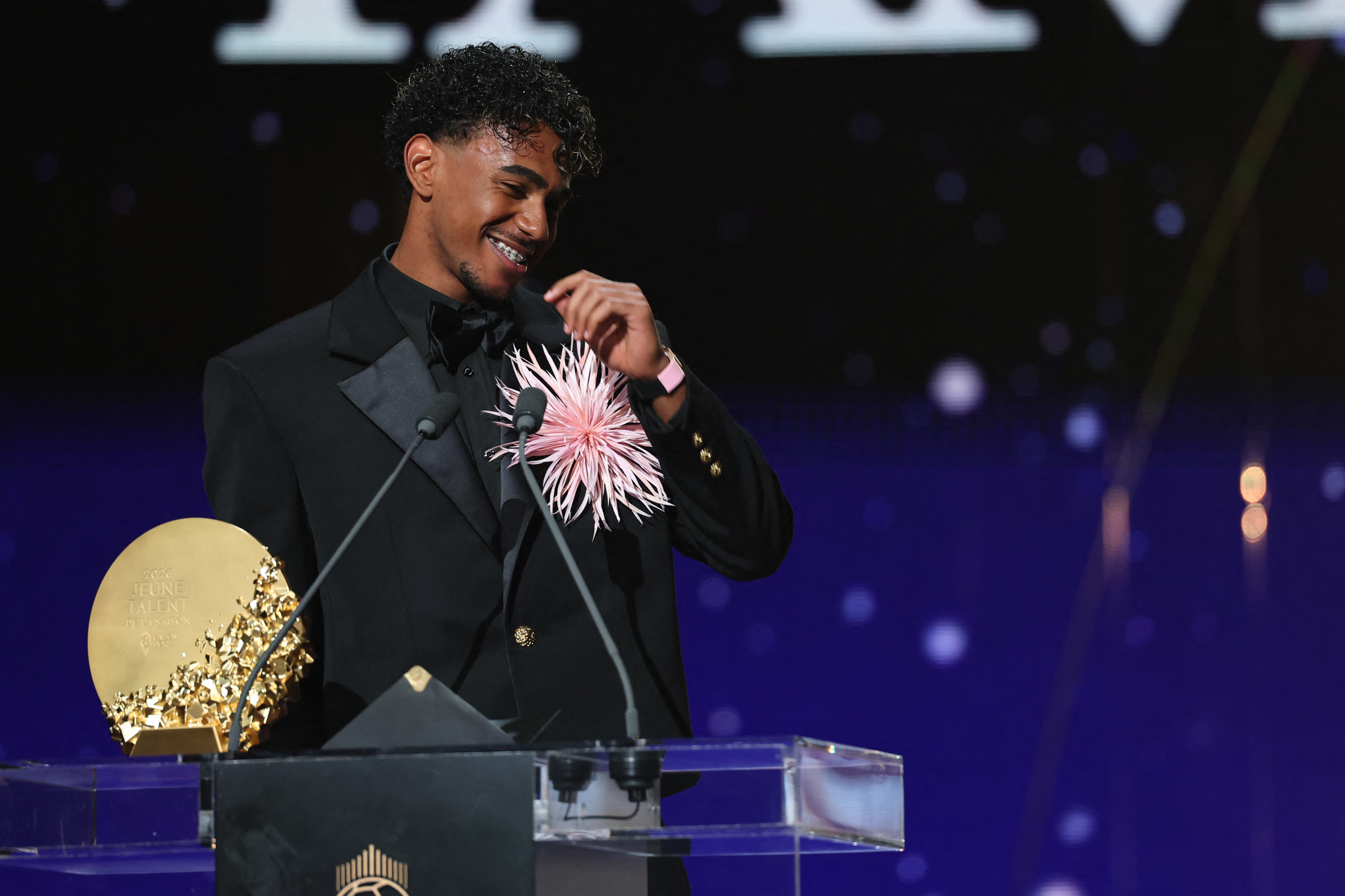 La estrella del Barcelona y la Selección de España, Lamine Yamal, habla luego de recibir el Premio Kopa dentro de la Gala del Balón de Oro en Londres.