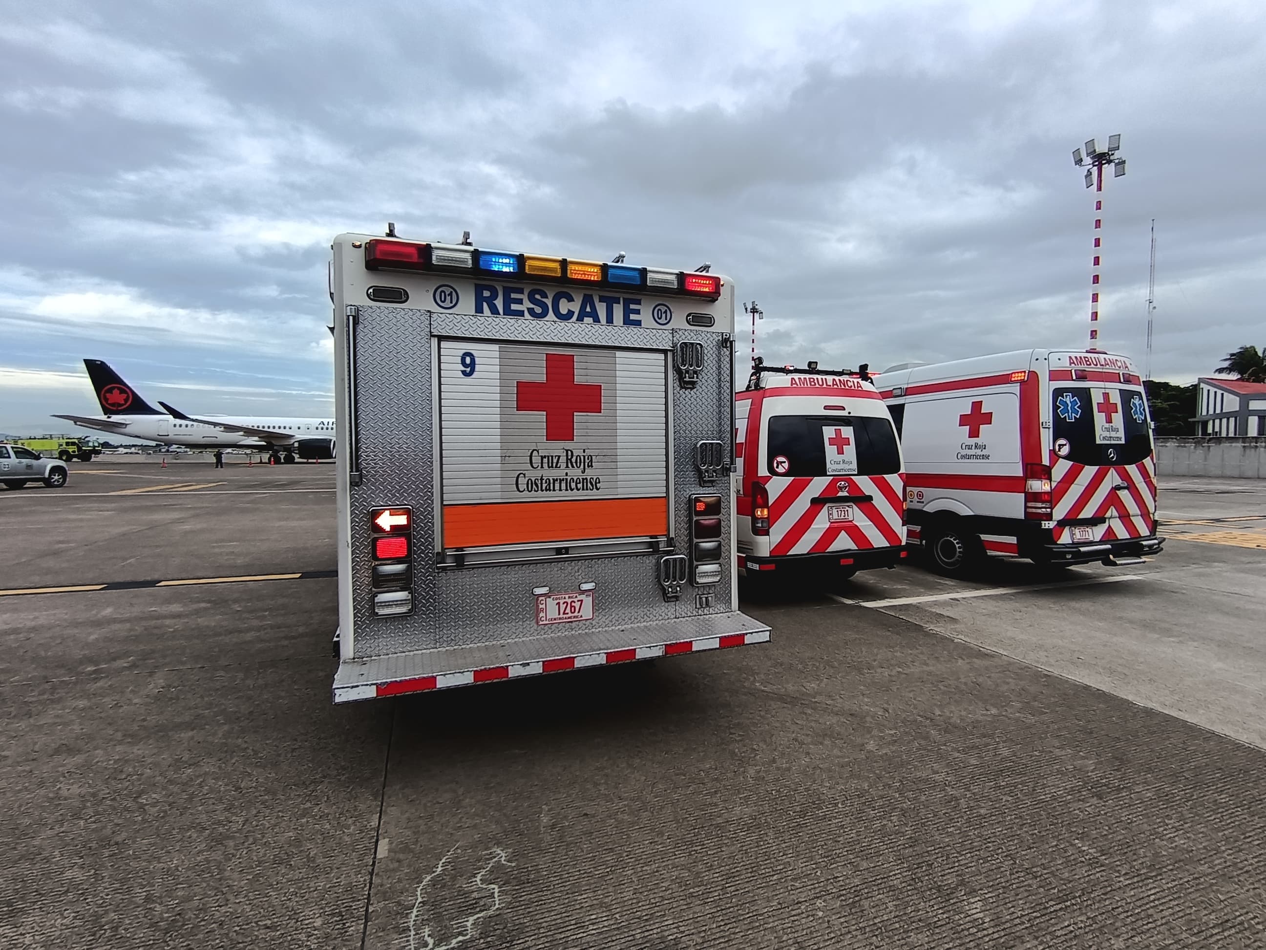 Bomberos y Cruz roja respondieron a la alerta en el aeropuerto Internacional Juan Santamaría