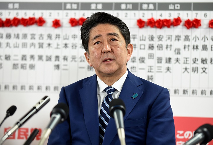 El primer ministro japonés, Shinzo Abe, obtuvo una amplia victoria en las elecciones legislativas.
