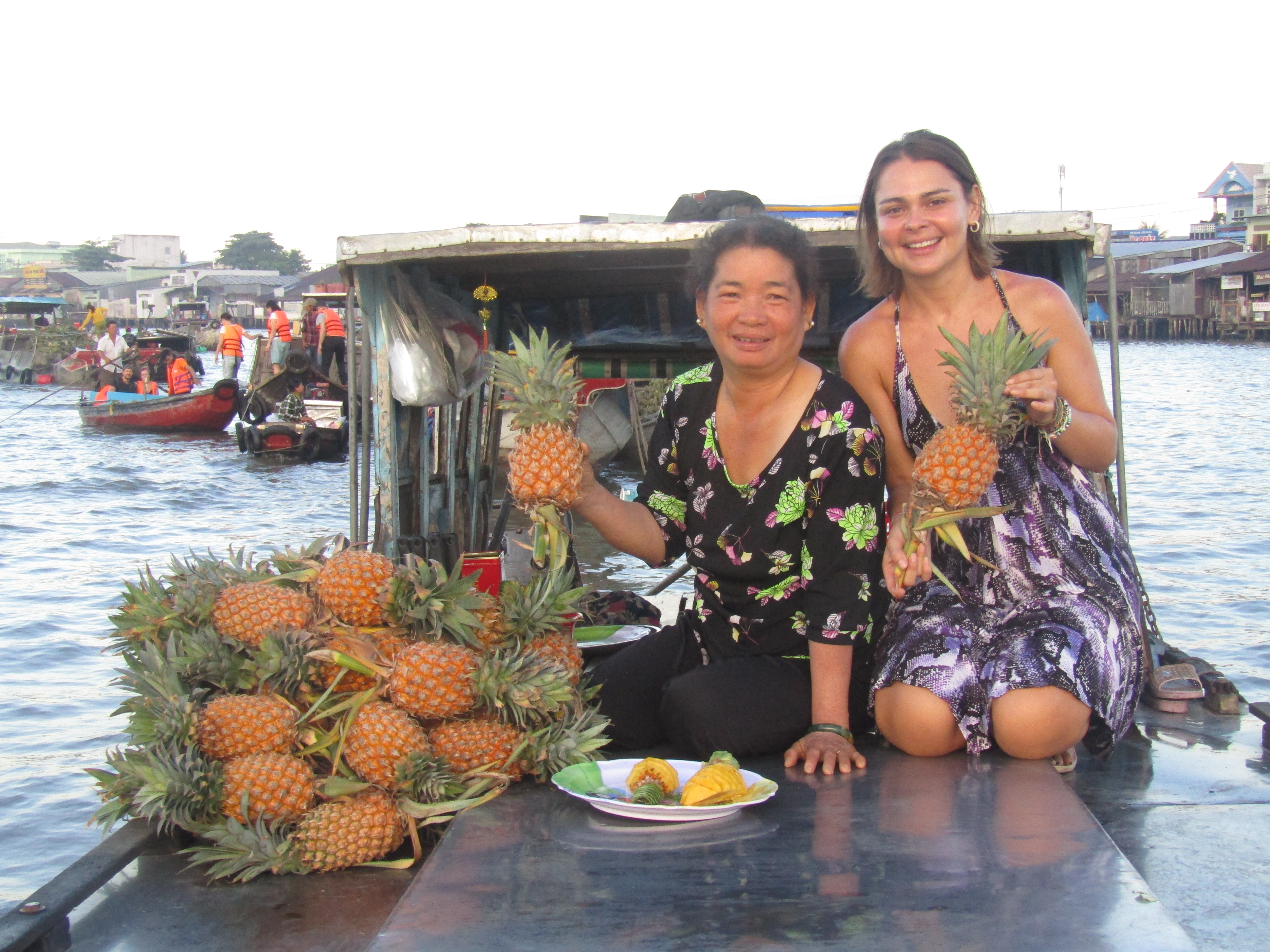 La tica Ivannia Meza en su visita a un mercado flotante en Cai Rang, Vietnam.