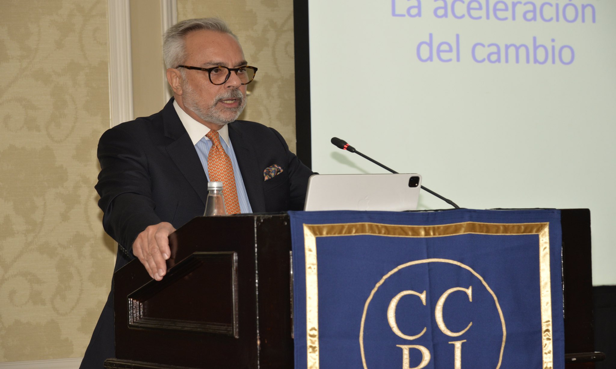El director regional de IDEA Internacional para América Latina y el Caribe, Daniel Zovatto, analizó la situación que enfrentan los medios de comunicación y periodista en Costa Rica, Centroamérica y el resto de América Latina. Foto tomada de Twitter