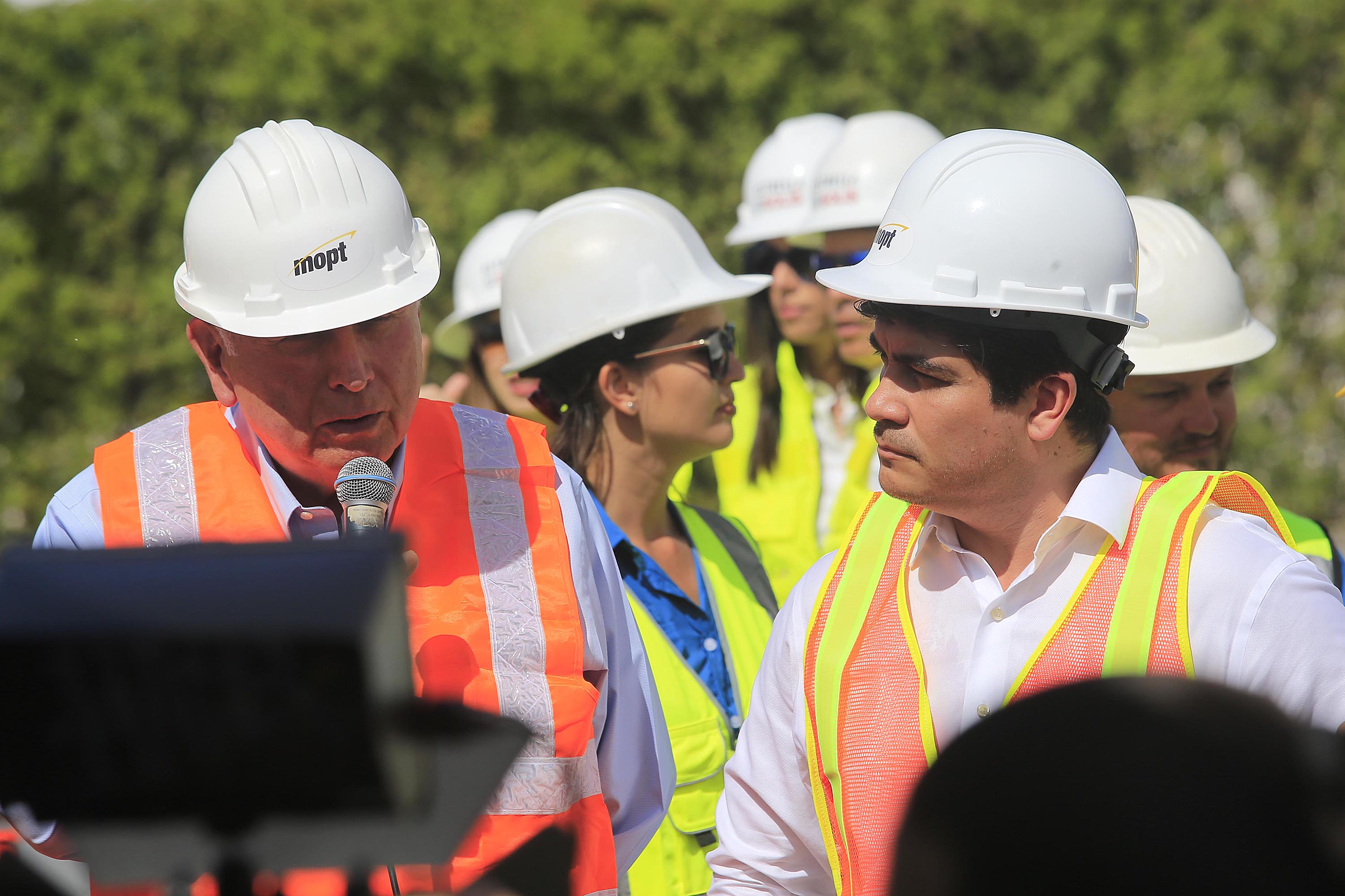 14/05/2019 Tibás. Visita de inspección y colocación de vigas en el viaducto de Circunvalación Norte. El presidente de la República, Carlos Alvarado, y el ministro de Obras Públicas y Transportes, Rodolfo Méndez Mata. Foto: Rafael Pacheco
