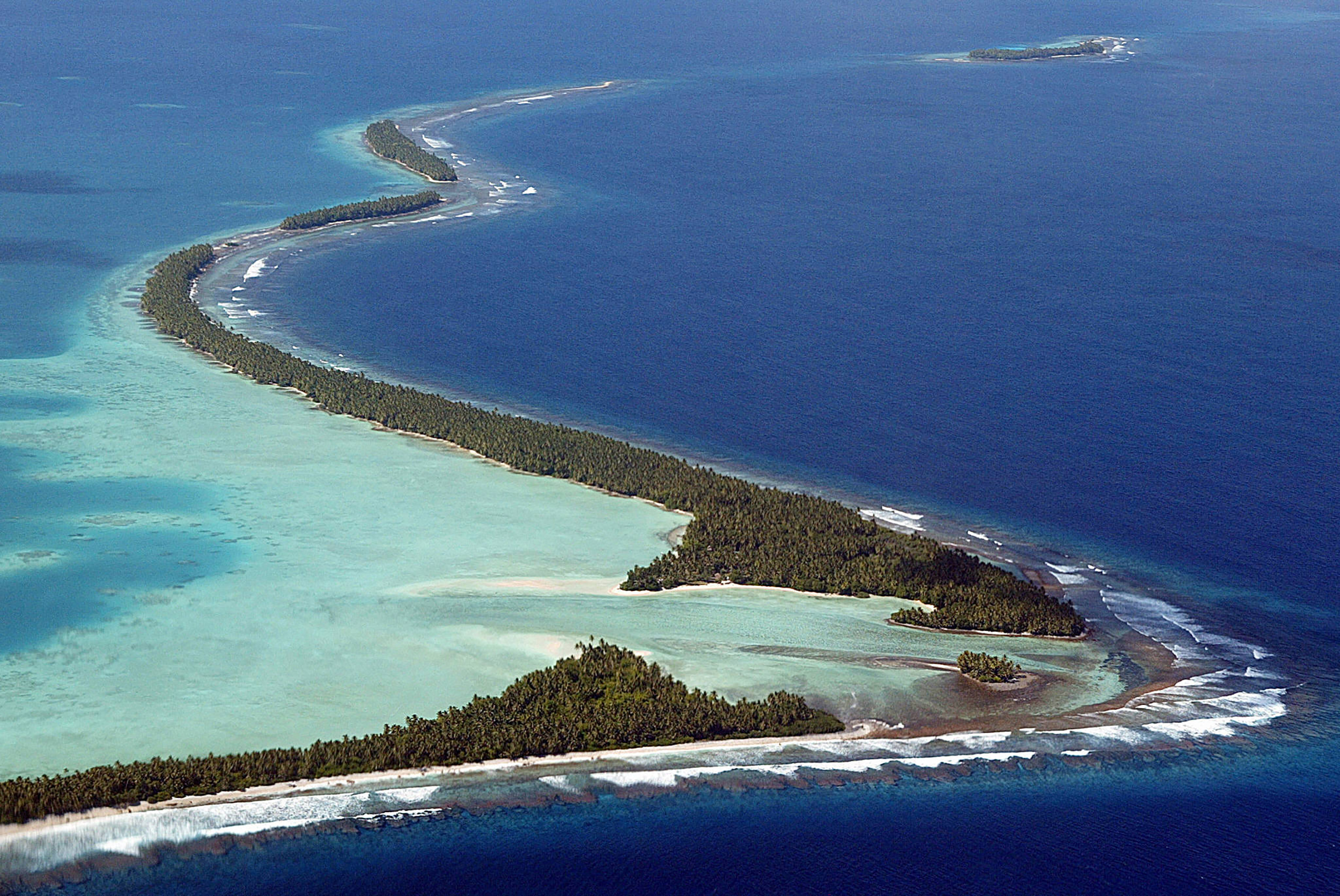 Tuvalu será inhabitable en 2050 debido al cambio climático. Un histórico acuerdo permite migración hacia Australia mientras otros países también peligran.
