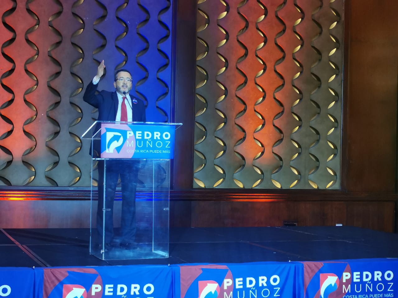 Diputado Pedro Muñoz anuncia su precandidatura. Foto Rebeca Madrigal Q.