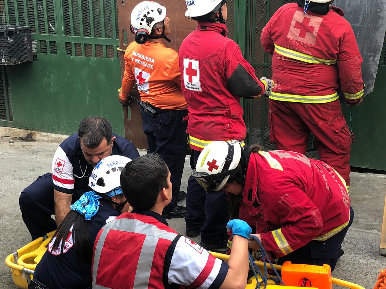Hombre recibe descarga eléctrica y sufre quemaduras en el 65% por de su ...