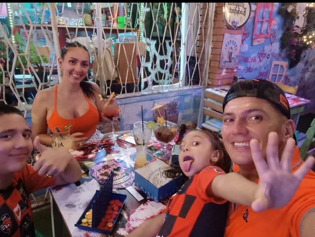 César Alpízar
Entrenador Puntarenas FC le quitó invicto a Alajuelense
Karen Arroyo, Samantha Alpízar Arroyo y Luis César Alízar Arroyo
28 de enero del 2023
Cortesía: César Alpízar