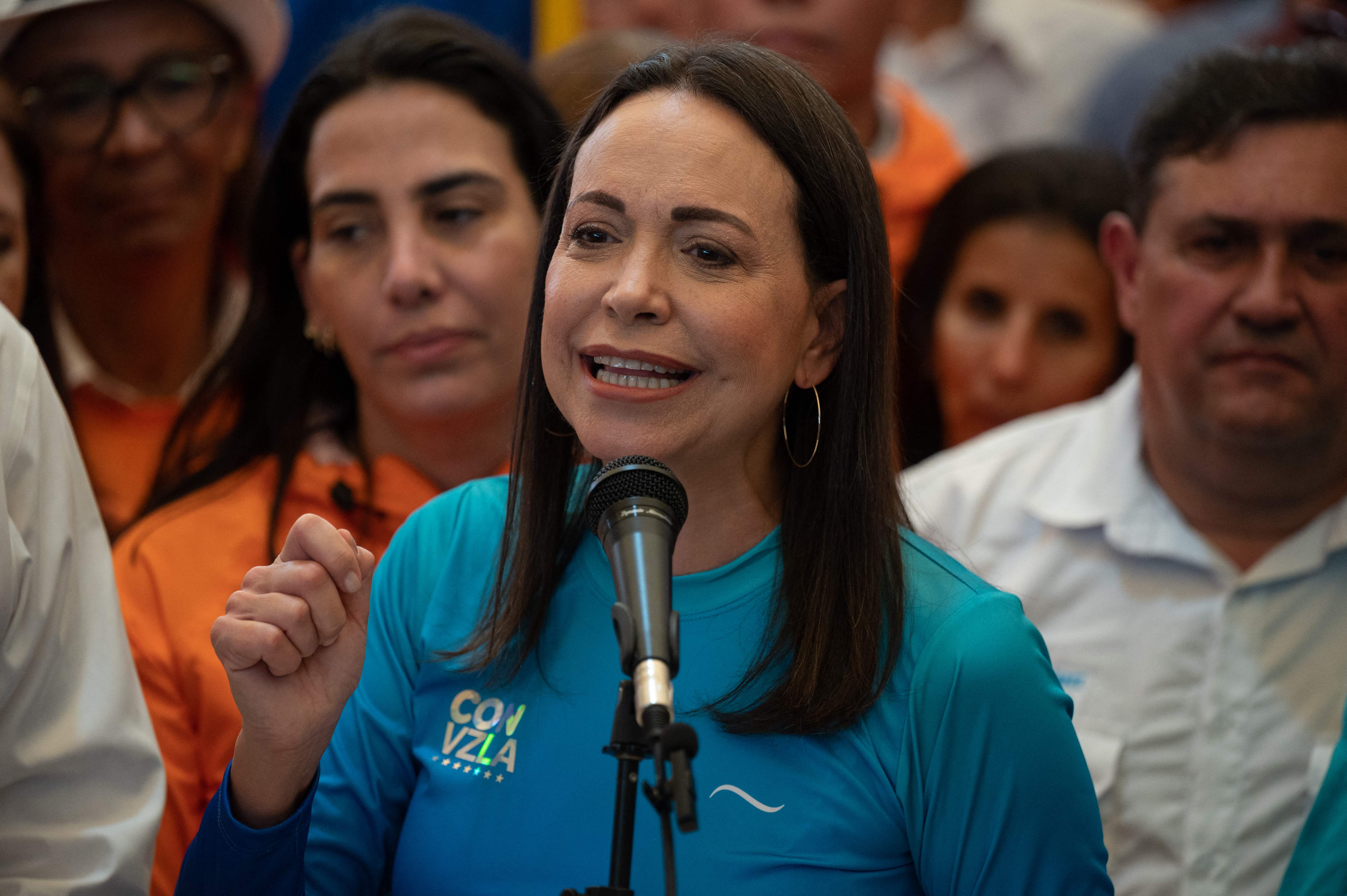 La líder opositora Corina Machado alertó que los recursos financieros que sostienen a Nicolás Maduro provienen del narcotráfico, la minería ilegal, el contrabando de oro y el tráfico de seres humanos, subrayando la necesidad de acciones concretas para cortar estos flujos.